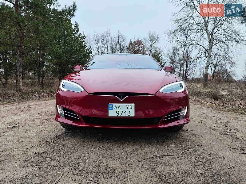 Лифтбек Tesla Model S 2016 в Киеве