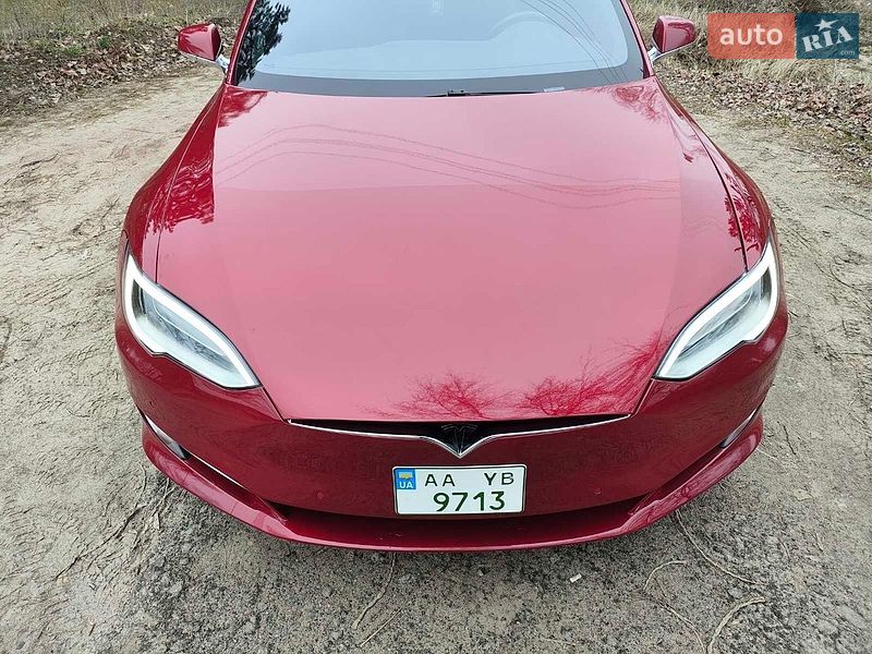 Лифтбек Tesla Model S 2016 в Киеве