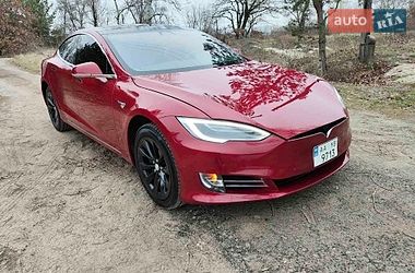 Лифтбек Tesla Model S 2016 в Киеве
