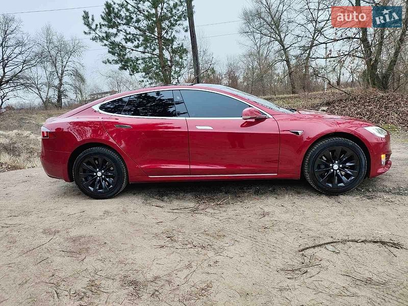 Лифтбек Tesla Model S 2016 в Киеве