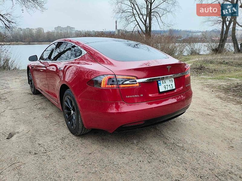 Лифтбек Tesla Model S 2016 в Киеве