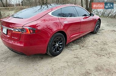 Лифтбек Tesla Model S 2016 в Киеве