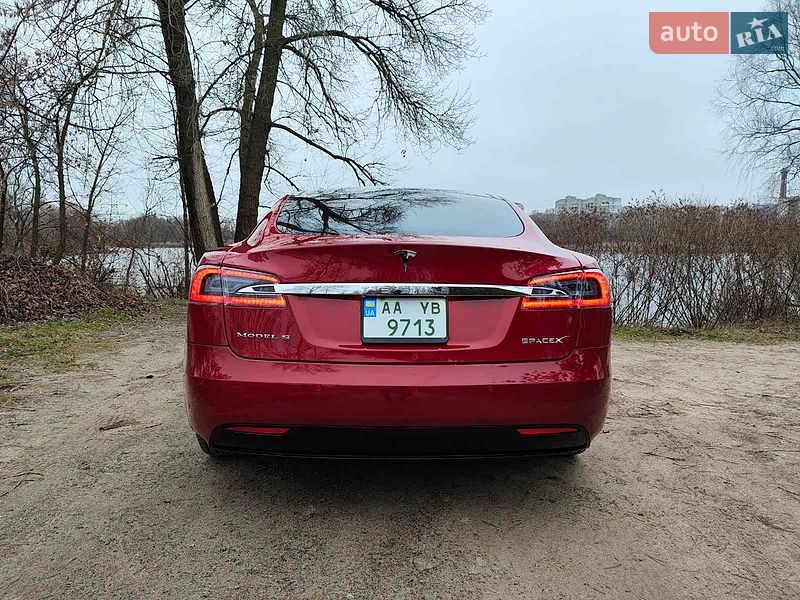 Лифтбек Tesla Model S 2016 в Киеве