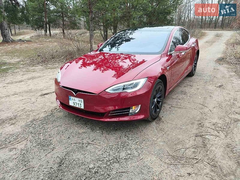 Лифтбек Tesla Model S 2016 в Киеве