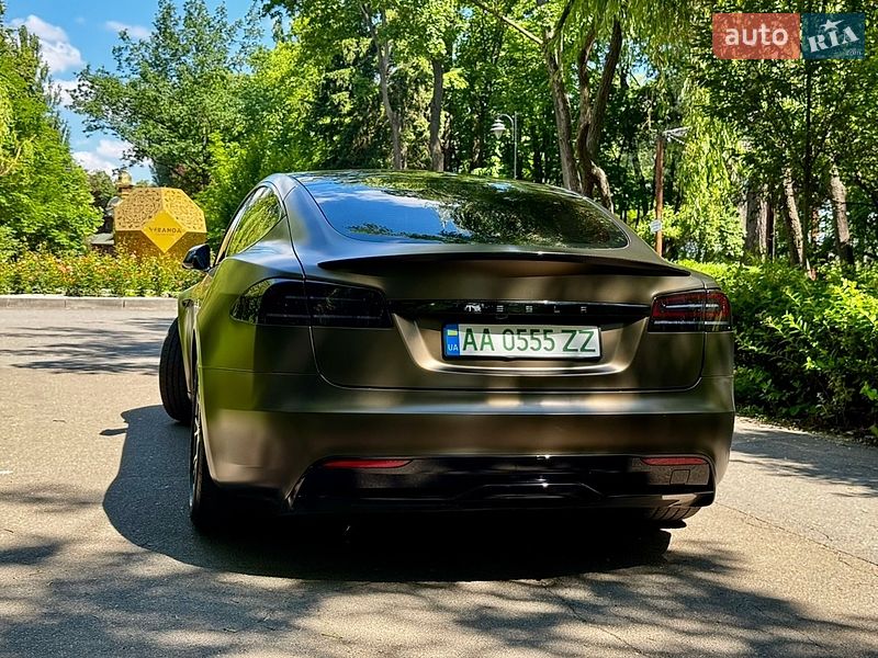 Лифтбек Tesla Model S 2023 в Киеве