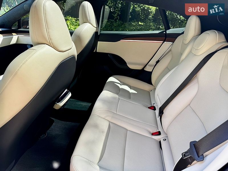 Лифтбек Tesla Model S 2023 в Киеве