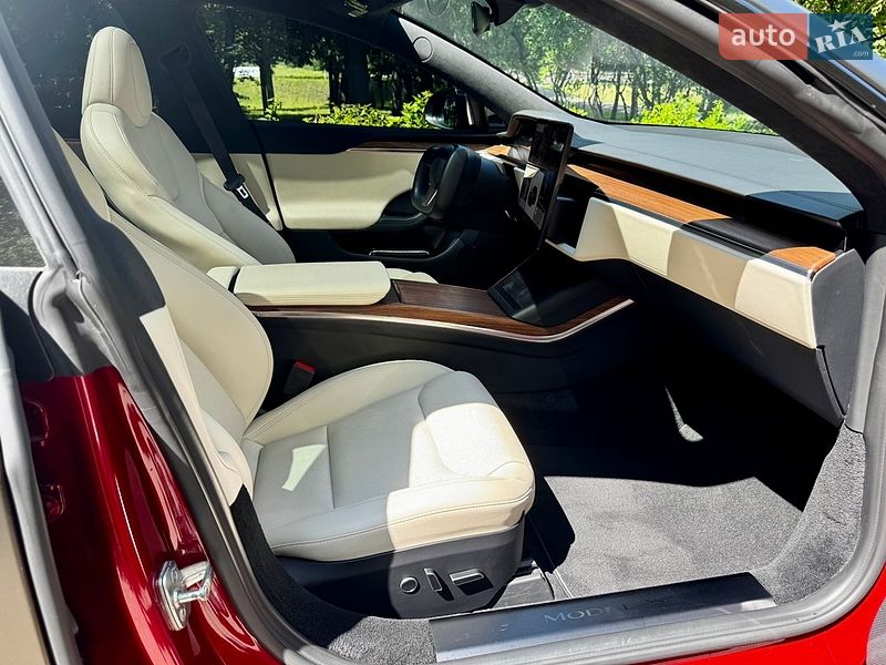 Лифтбек Tesla Model S 2023 в Киеве
