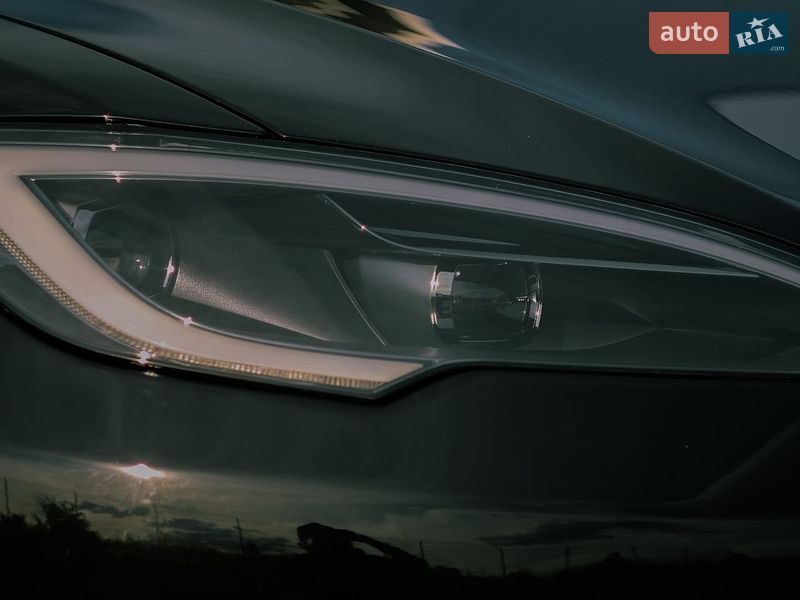 Лифтбек Tesla Model S 2023 в Полтаве