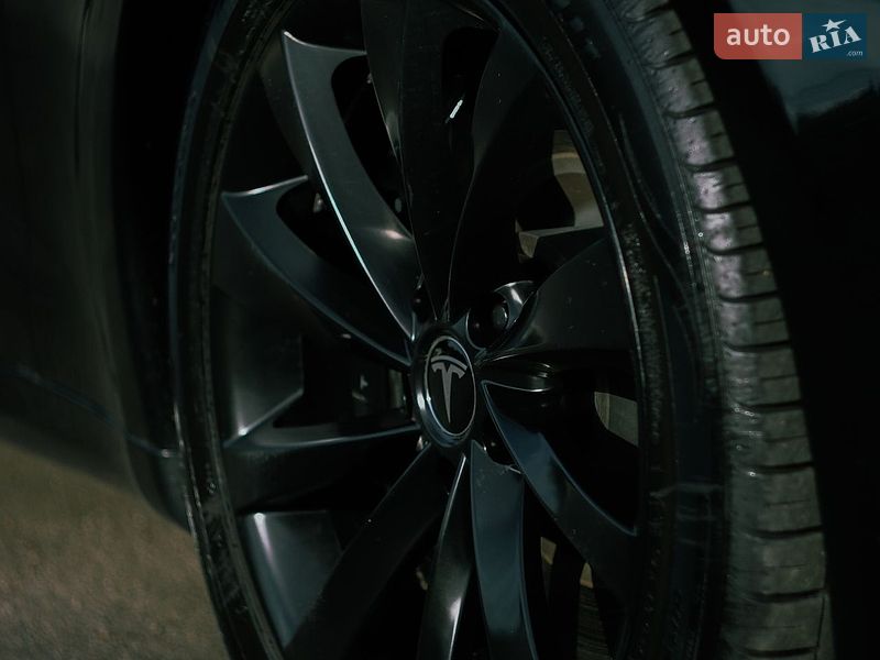 Лифтбек Tesla Model S 2023 в Полтаве