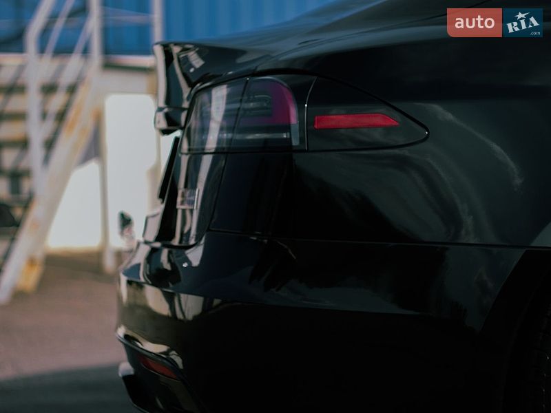 Лифтбек Tesla Model S 2023 в Полтаве