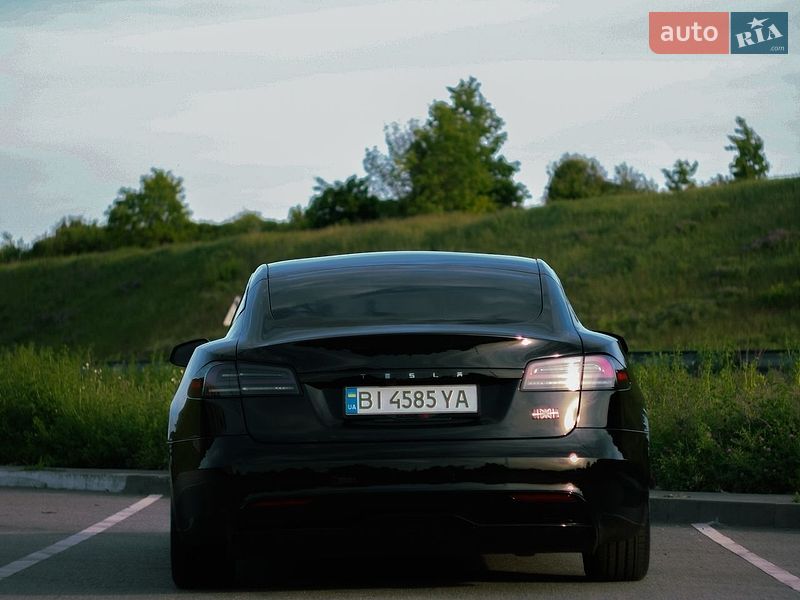 Лифтбек Tesla Model S 2023 в Полтаве