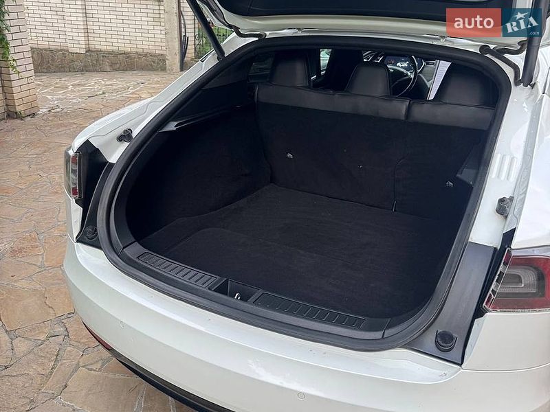 Ліфтбек Tesla Model S 2016 в Вінниці фото 7 Ліфтбек Tesla Model S 2016 в Вінниці