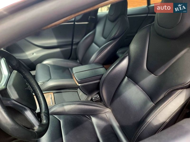 Ліфтбек Tesla Model S 2018 в Бучачі