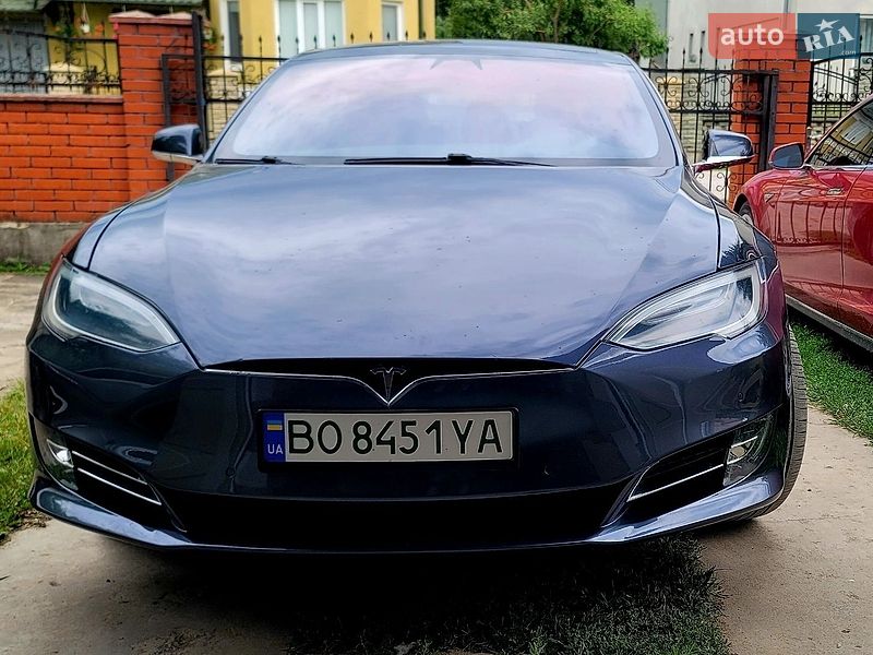 Ліфтбек Tesla Model S 2018 в Бучачі