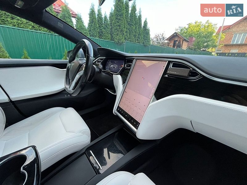 Лифтбек Tesla Model S 2017 в Черновцах