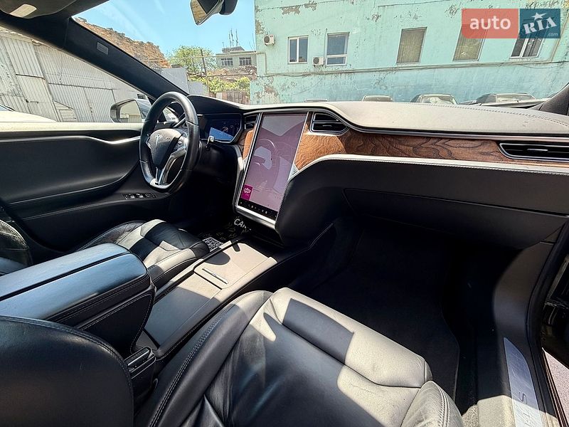 Ліфтбек Tesla Model S 2017 в Одесі фото 20 Ліфтбек Tesla Model S 2017 в Одесі