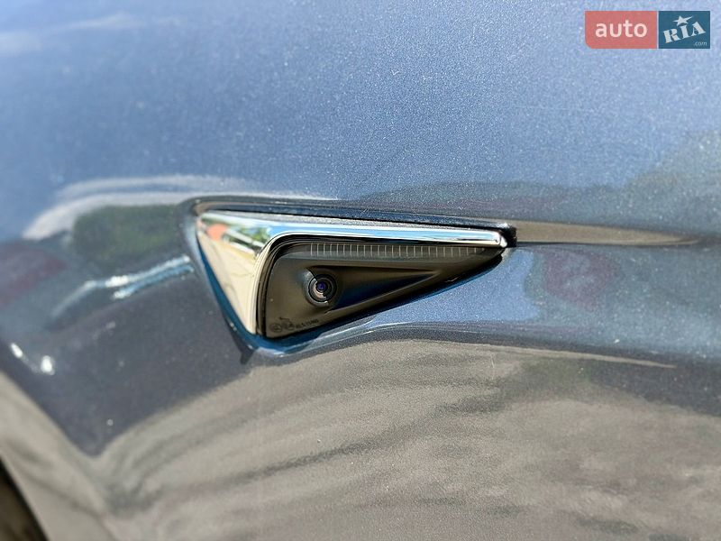 Ліфтбек Tesla Model S 2017 в Одесі фото 35 Ліфтбек Tesla Model S 2017 в Одесі