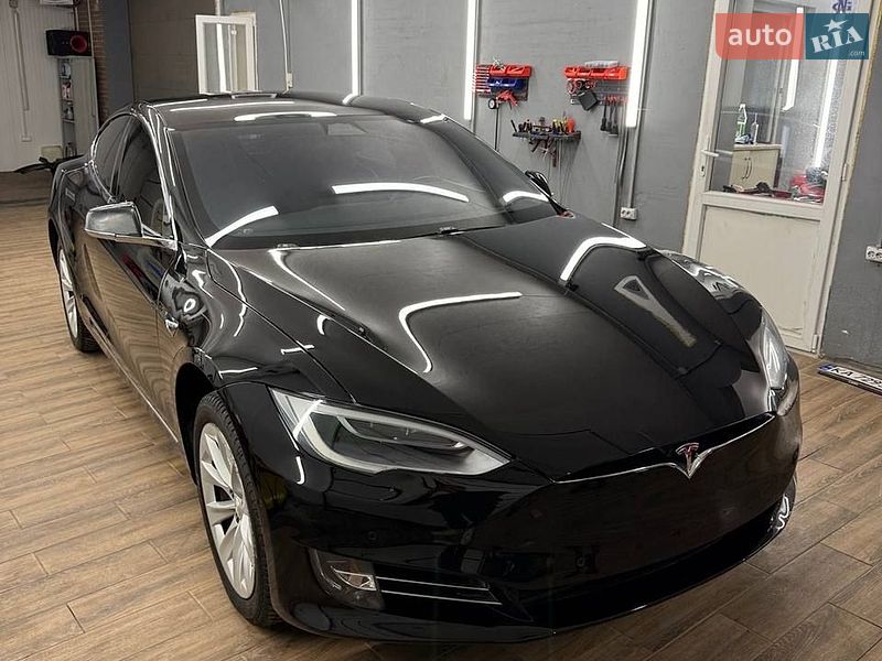 Лифтбек Tesla Model S 2017 в Пустомытах фото Лифтбек Tesla Model S 2017 в Пустомытах