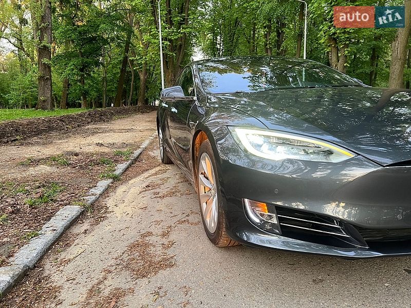 Ліфтбек Tesla Model S 2018 в Чернівцях
