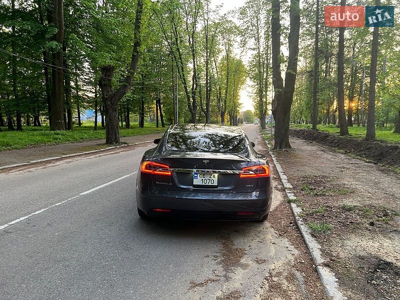Ліфтбек Tesla Model S 2018 в Чернівцях фото 5 Ліфтбек Tesla Model S 2018 в Чернівцях