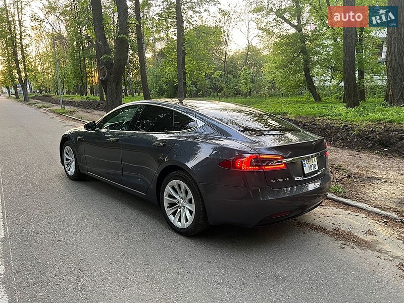 Ліфтбек Tesla Model S 2018 в Чернівцях фото 6 Ліфтбек Tesla Model S 2018 в Чернівцях