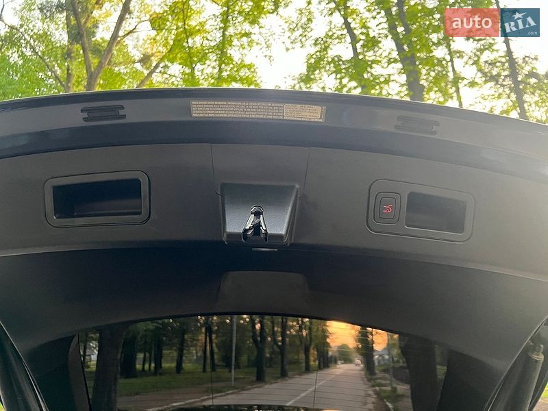 Ліфтбек Tesla Model S 2018 в Чернівцях фото 9 Ліфтбек Tesla Model S 2018 в Чернівцях