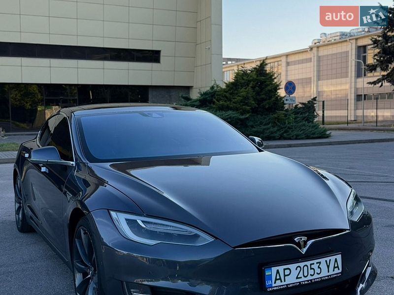 Лифтбек Tesla Model S 2016 в Запорожье