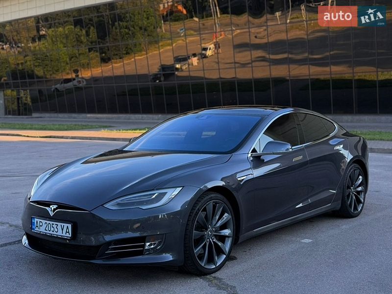 Лифтбек Tesla Model S 2016 в Запорожье