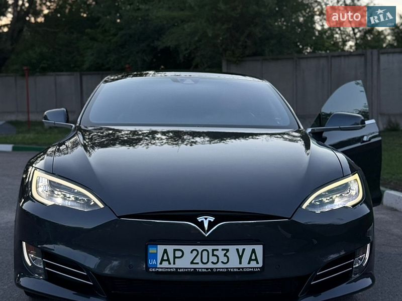 Лифтбек Tesla Model S 2016 в Запорожье