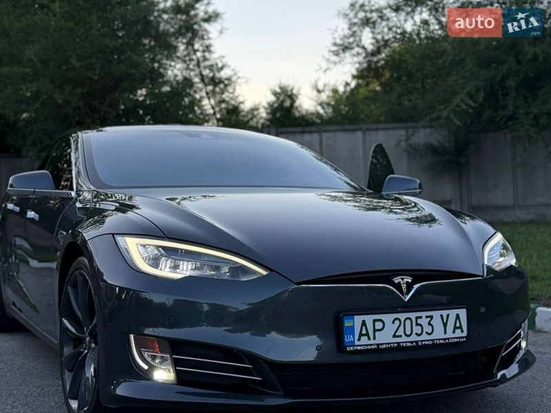 Лифтбек Tesla Model S 2016 в Запорожье