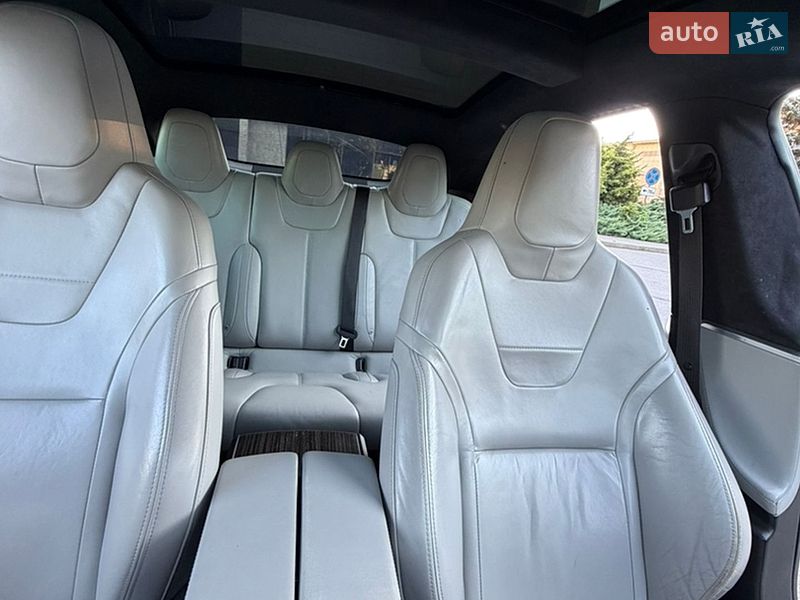 Лифтбек Tesla Model S 2016 в Запорожье