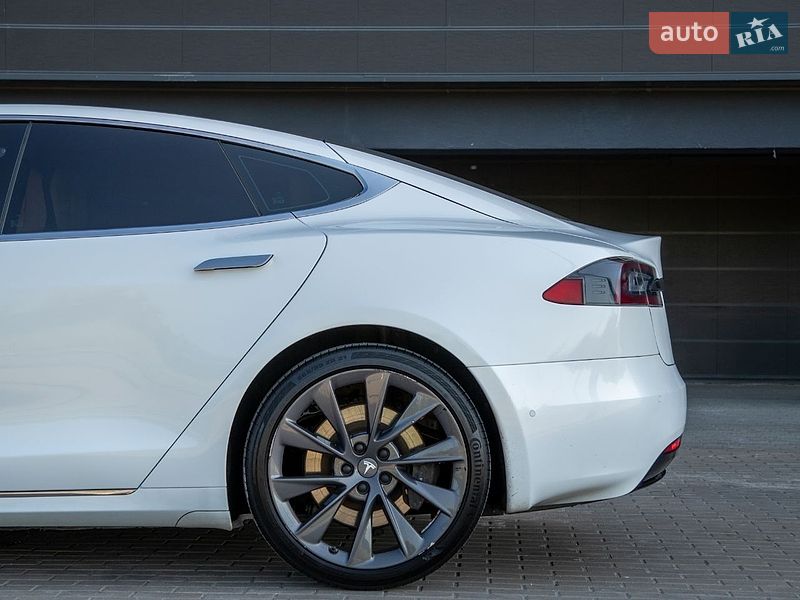 Лифтбек Tesla Model S 2017 в Киеве фото 7 Лифтбек Tesla Model S 2017 в Киеве