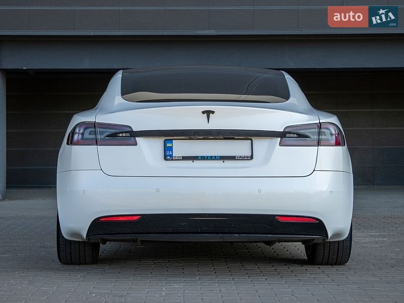 Лифтбек Tesla Model S 2017 в Киеве фото 11 Лифтбек Tesla Model S 2017 в Киеве