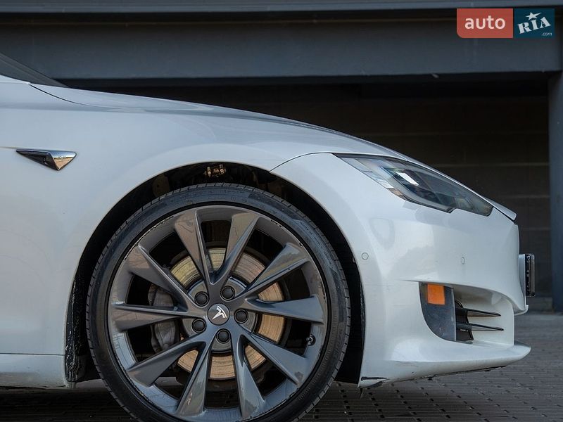 Лифтбек Tesla Model S 2017 в Киеве фото 15 Лифтбек Tesla Model S 2017 в Киеве