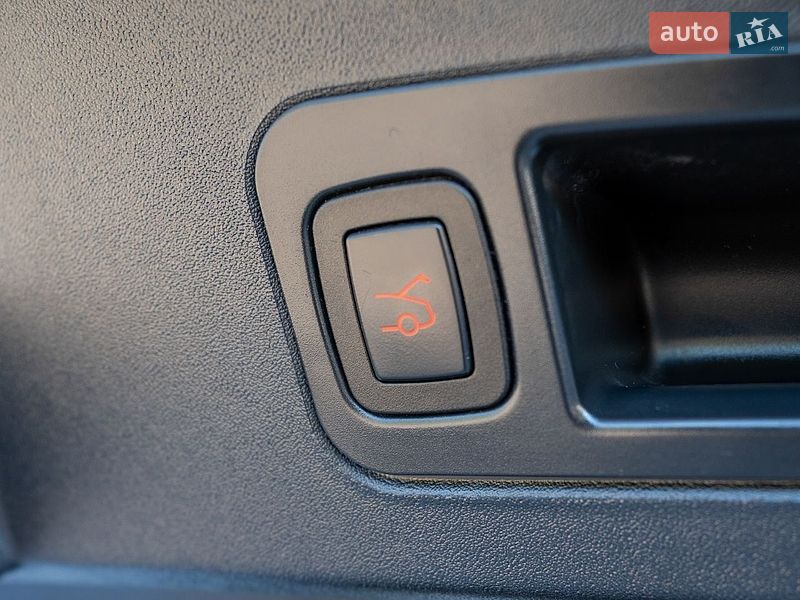 Лифтбек Tesla Model S 2017 в Киеве фото 20 Лифтбек Tesla Model S 2017 в Киеве