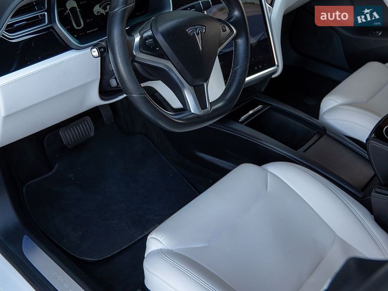 Лифтбек Tesla Model S 2017 в Киеве фото 25 Лифтбек Tesla Model S 2017 в Киеве