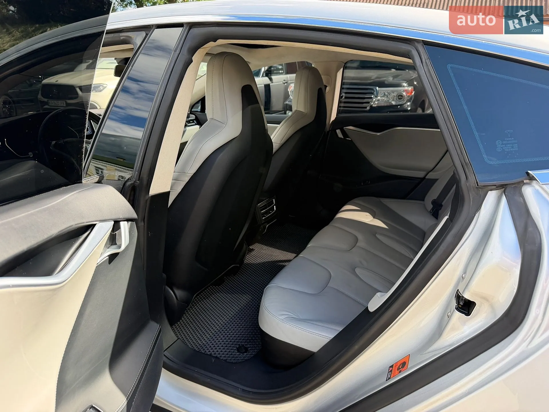 2015 Tesla Model S - мініатюра 11