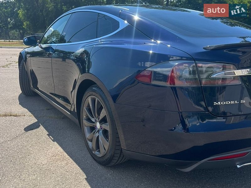 Ліфтбек Tesla Model S 2015 в Миколаєві