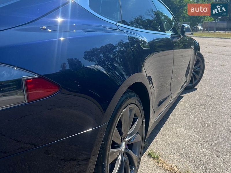 Ліфтбек Tesla Model S 2015 в Миколаєві