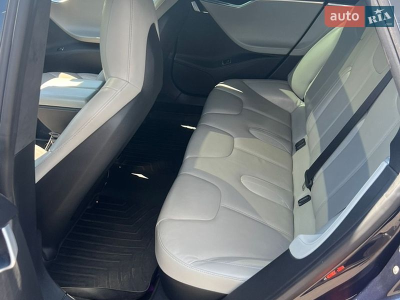 Ліфтбек Tesla Model S 2015 в Миколаєві
