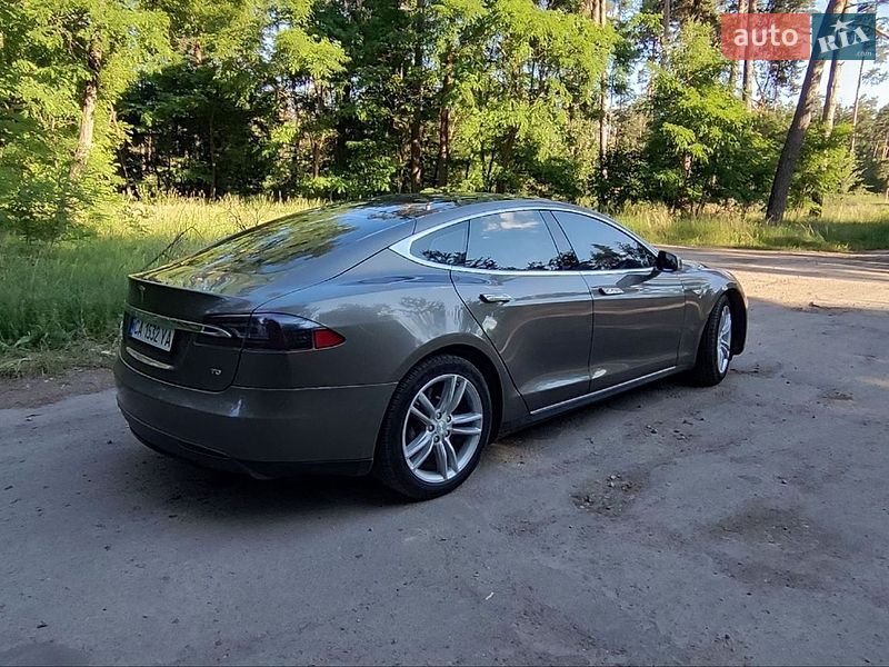 Ліфтбек Tesla Model S 2016 в Черкасах фото 4 Ліфтбек Tesla Model S 2016 в Черкасах
