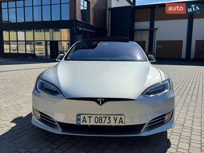 Ліфтбек Tesla Model S 2016 в Коломиї