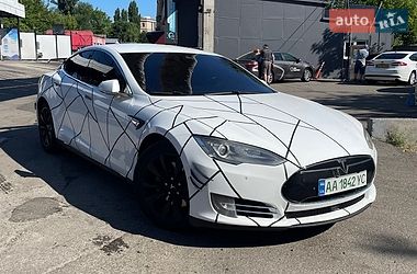 Ліфтбек Tesla Model S 2015 в Києві