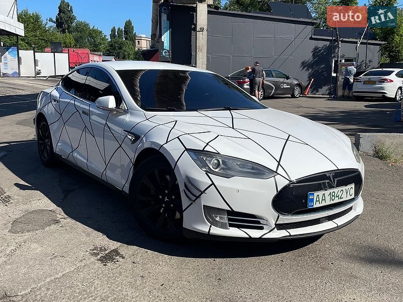 Ліфтбек Tesla Model S 2015 в Києві