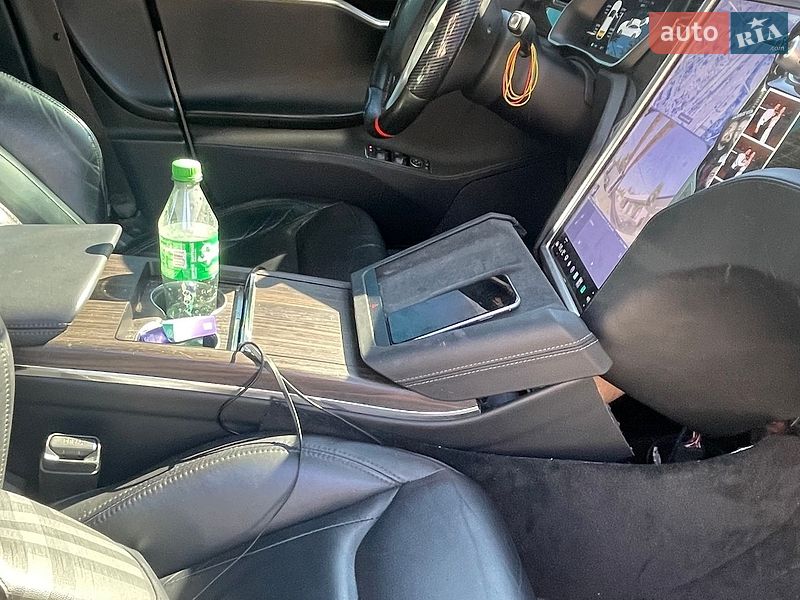 Ліфтбек Tesla Model S 2015 в Києві