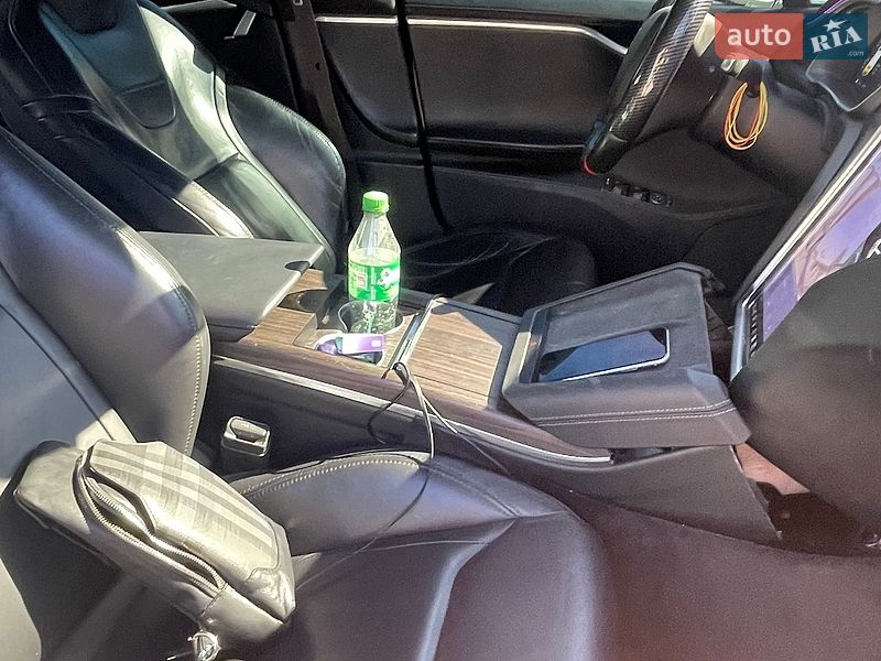 Ліфтбек Tesla Model S 2015 в Києві