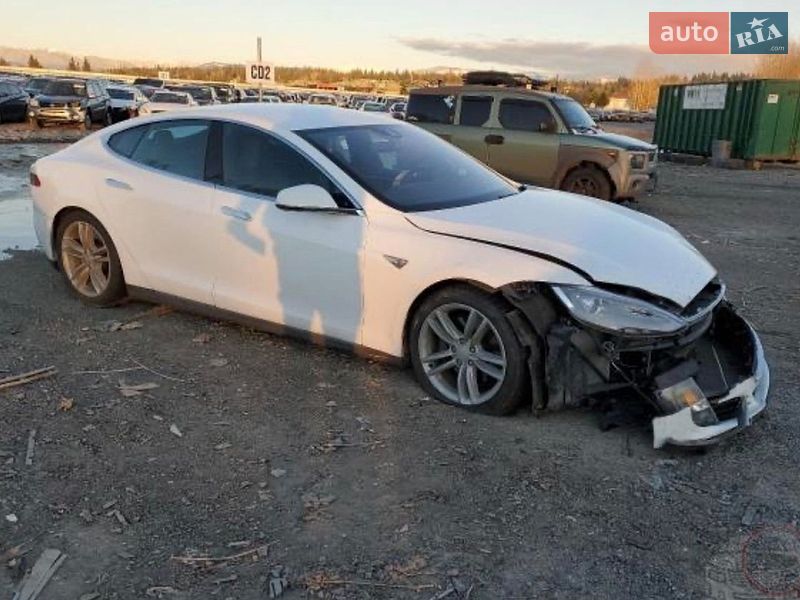 Ліфтбек Tesla Model S 2015 в Києві