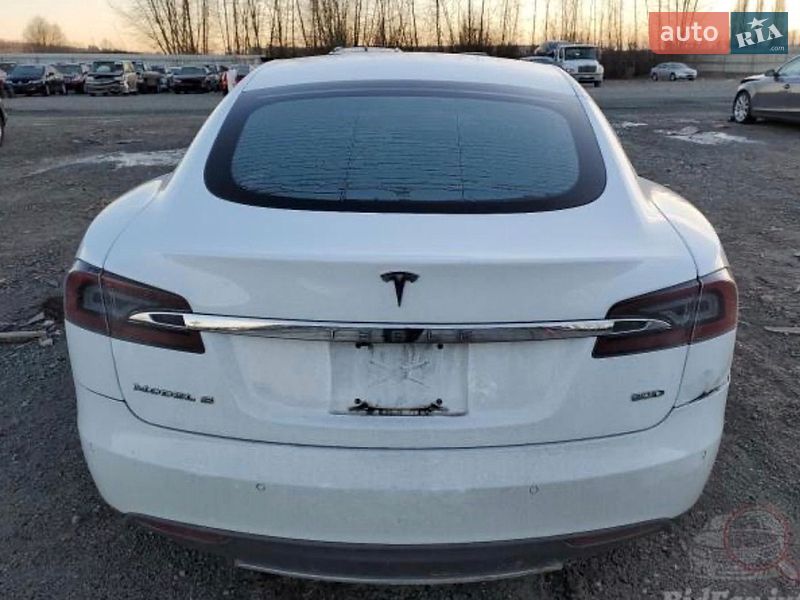 Ліфтбек Tesla Model S 2015 в Києві
