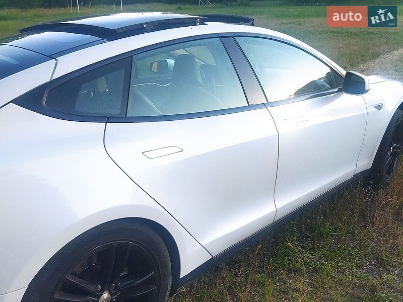 Лифтбек Tesla Model S 2013 в Житомире