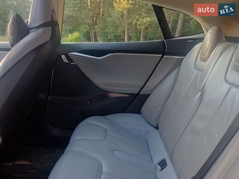 Лифтбек Tesla Model S 2013 в Житомире
